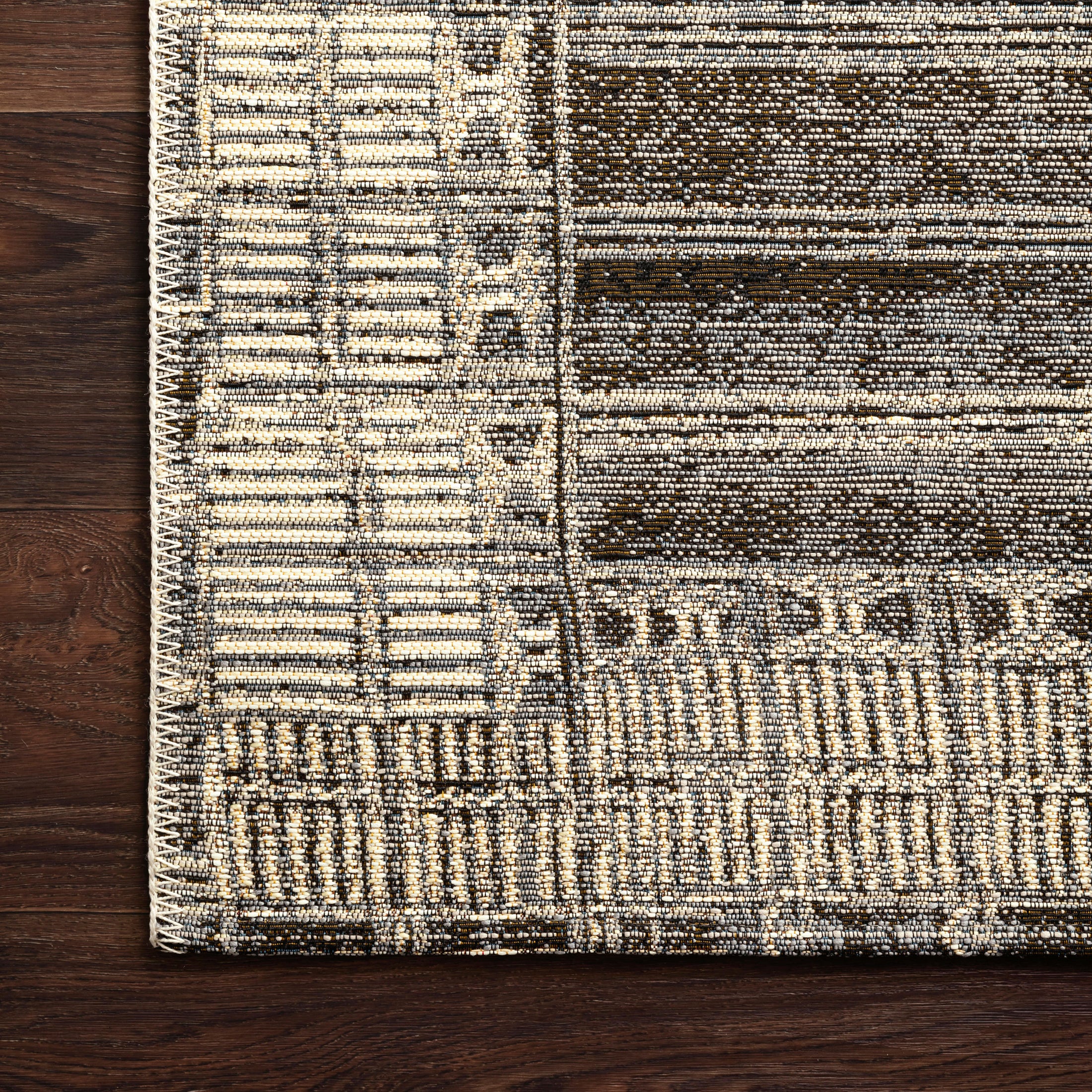 Evermere Indoor/Outdoor Rug in Charcoal / Ivory, 6'7" x 9'4" - Image 3