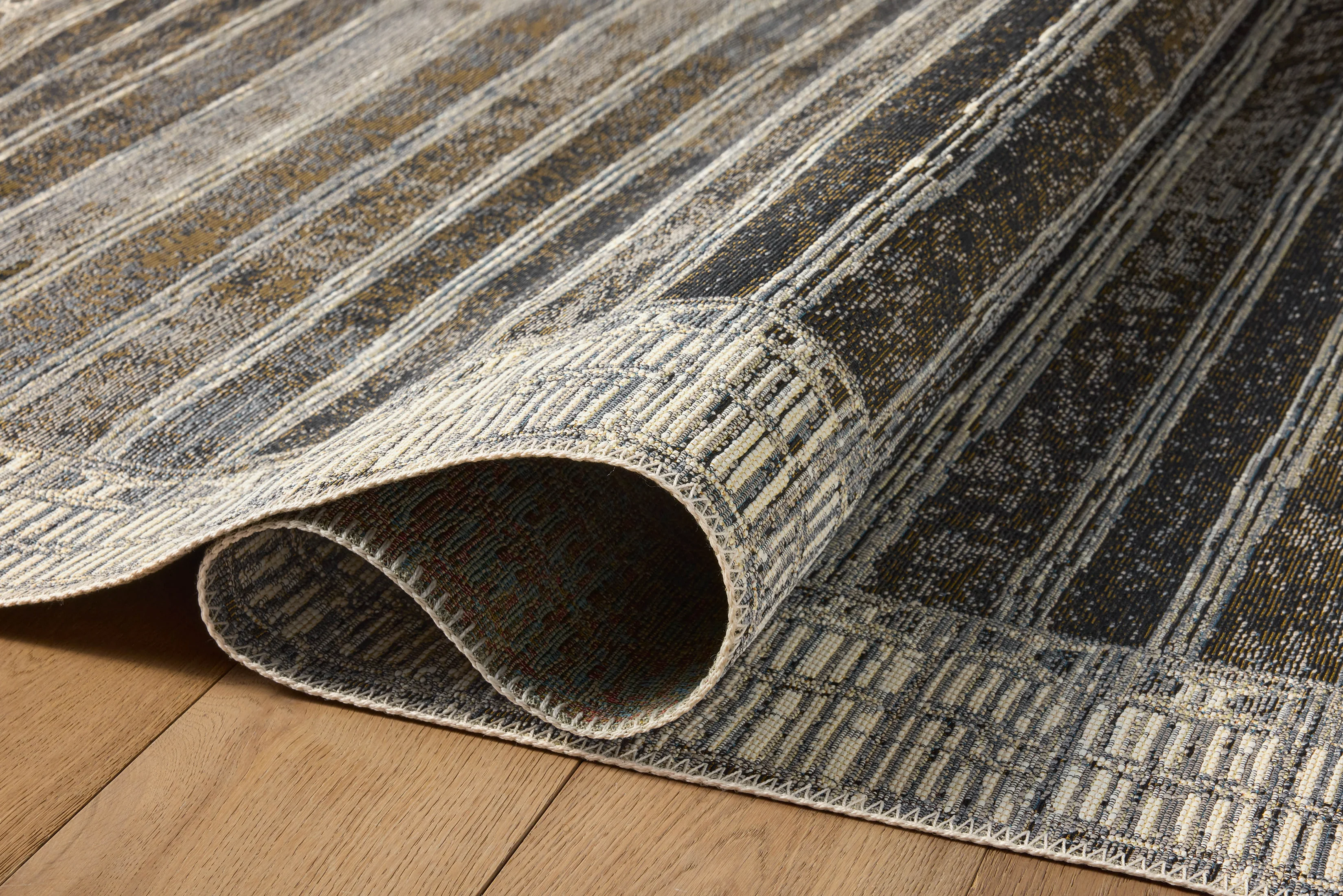 Evermere Indoor/Outdoor Rug in Charcoal / Ivory, 6'7" x 9'4" - Image 4